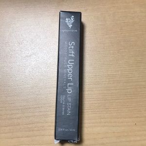 Younique stiff upper lipstain